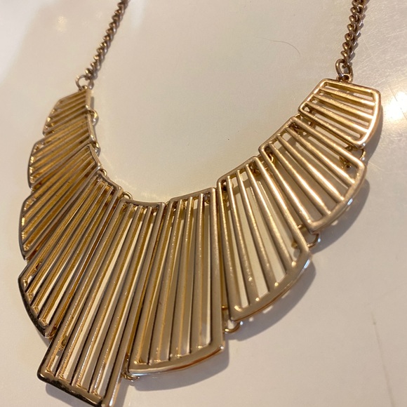 Beautiful Golden Necklace - Picture 2 of 2